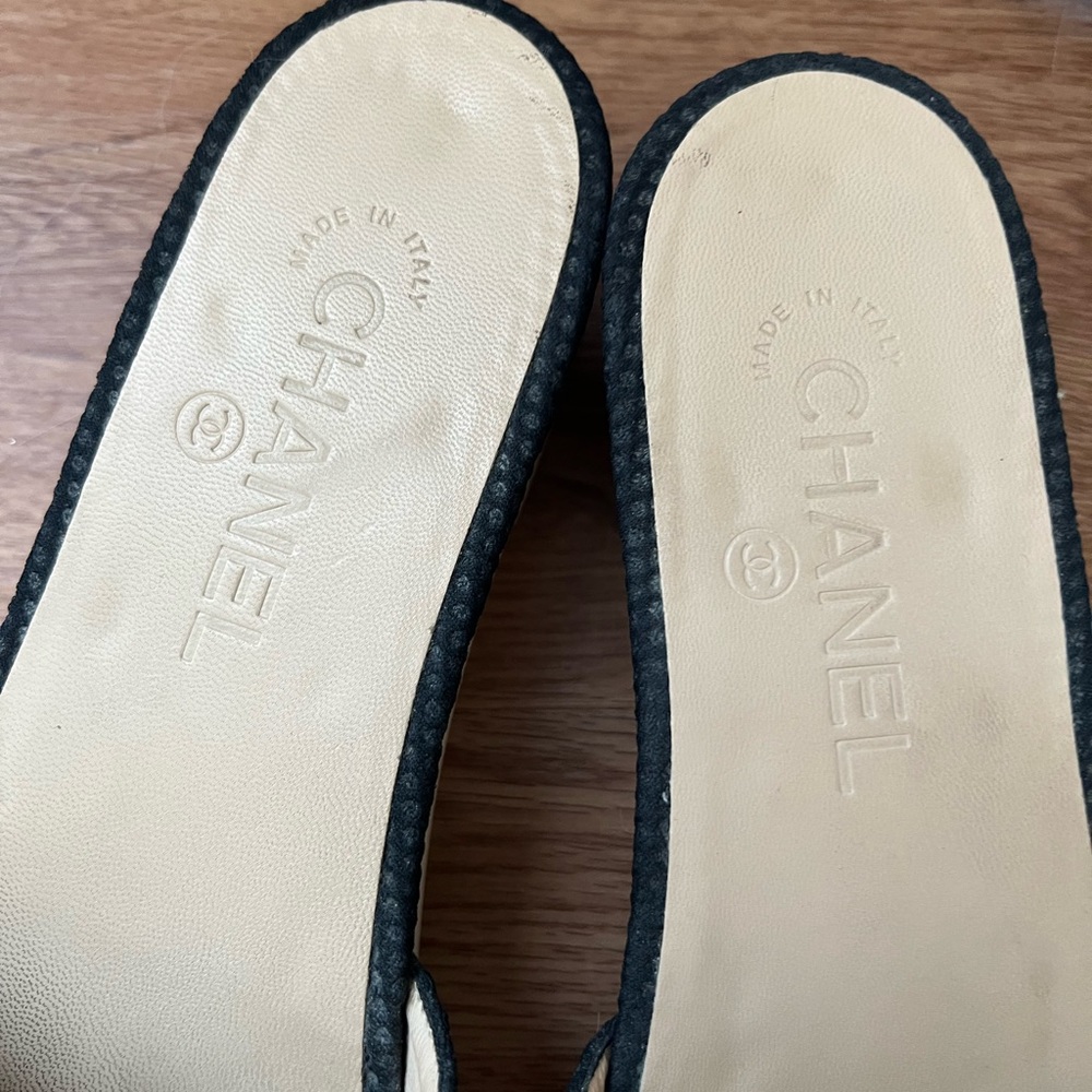 CHANEL Black and White Sandals - Picture 2 of 6